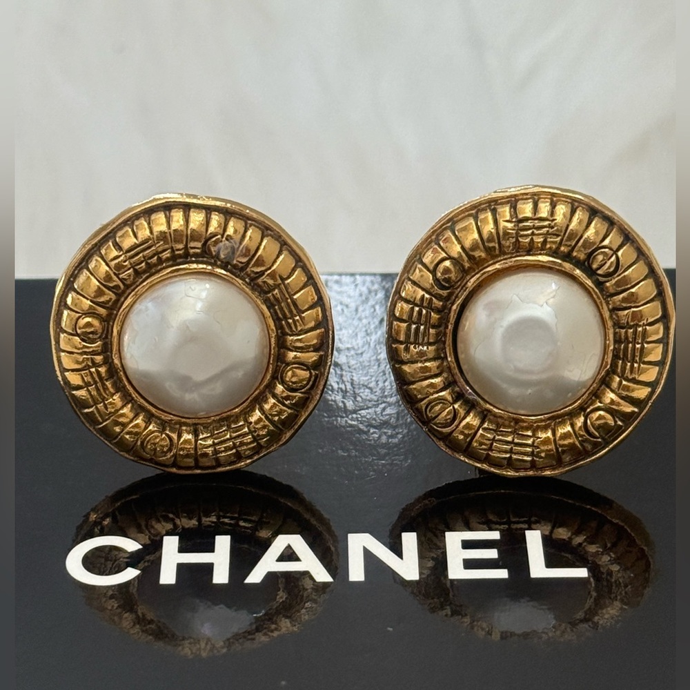 CHANEL CC Logo Pearl Gold Tone Earrings